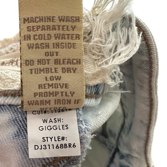 Altar’d State Women’s Button Fly Frayed Hem Denim Shorts Size 26/3 Acid Wash - Picture 5 of 5